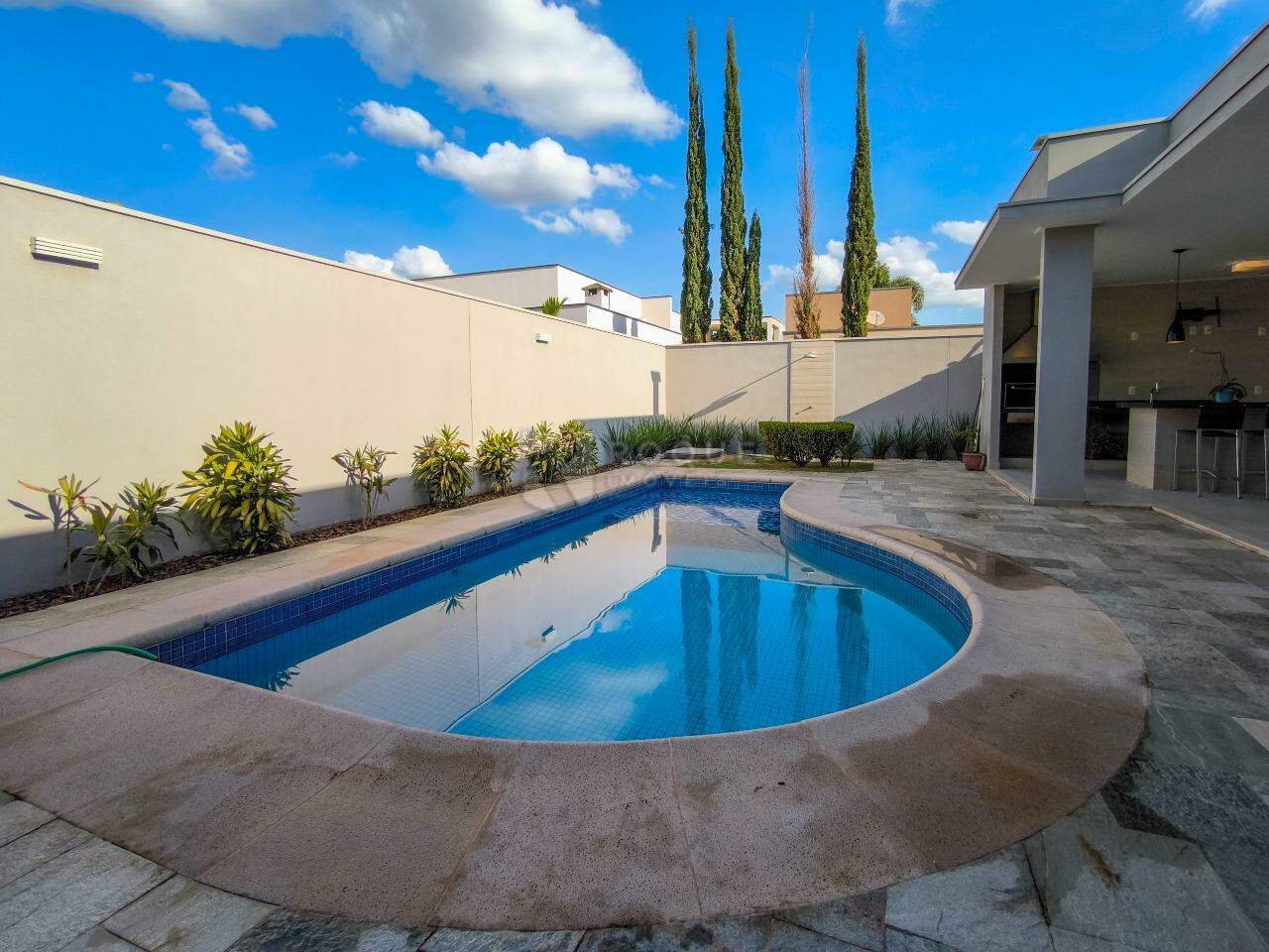 Casa em condomínio à venda no bairro Residencial Casalbuono: PISCINA