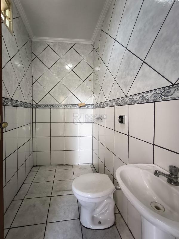 Casa Residencial à venda no bairro Vila Cristovam: BANHEIRO SOCIAL EXTERNO