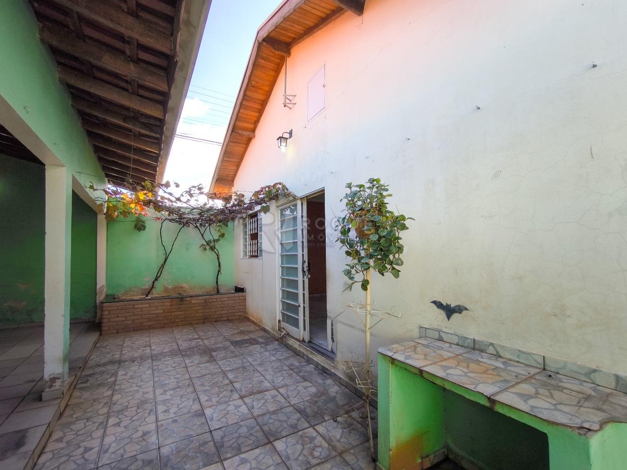 Casa Residencial à venda no bairro Vila Cristovam: QUINTAL