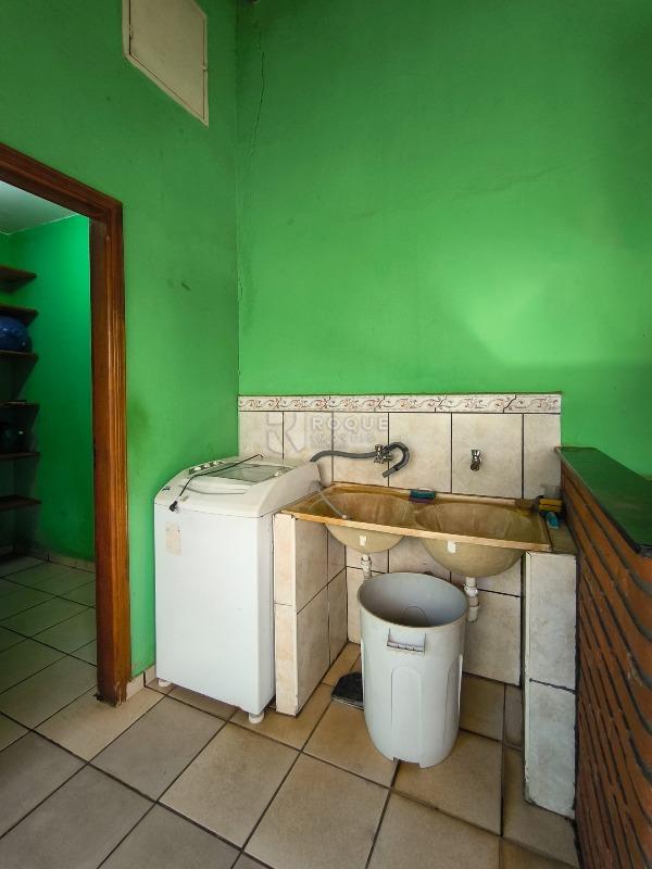 Casa Residencial à venda no bairro Vila Cristovam: LAVANDERIA
