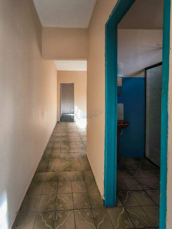 Casa Residencial à venda no bairro Parque Residencial Anavec: CORREDOR INTERNO