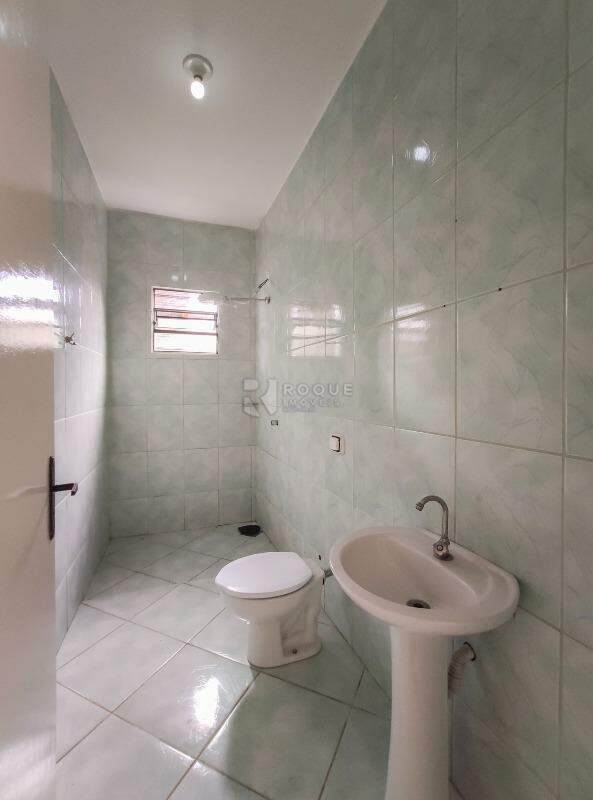 Casa Residencial para aluguel no bairro Jardim Residencial Village: WC suíte 