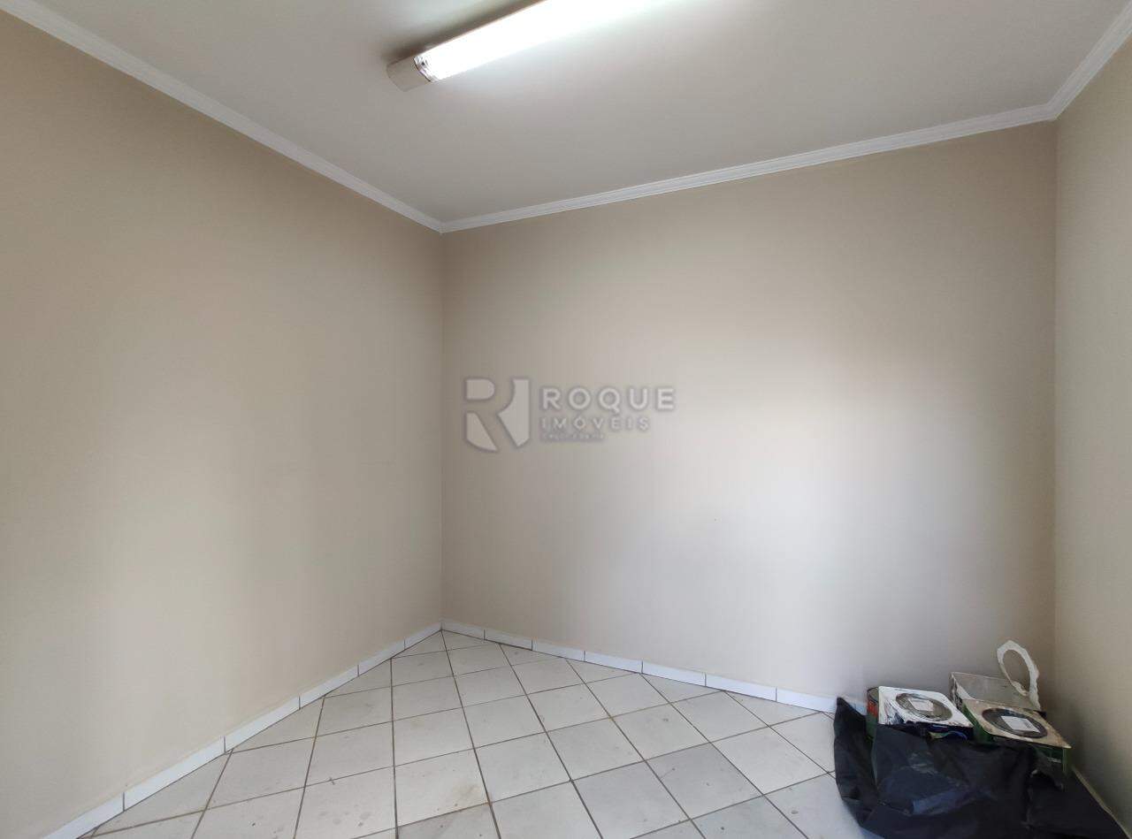 Casa Residencial para aluguel no bairro Vila Claudia: Dormitório suíte fundo