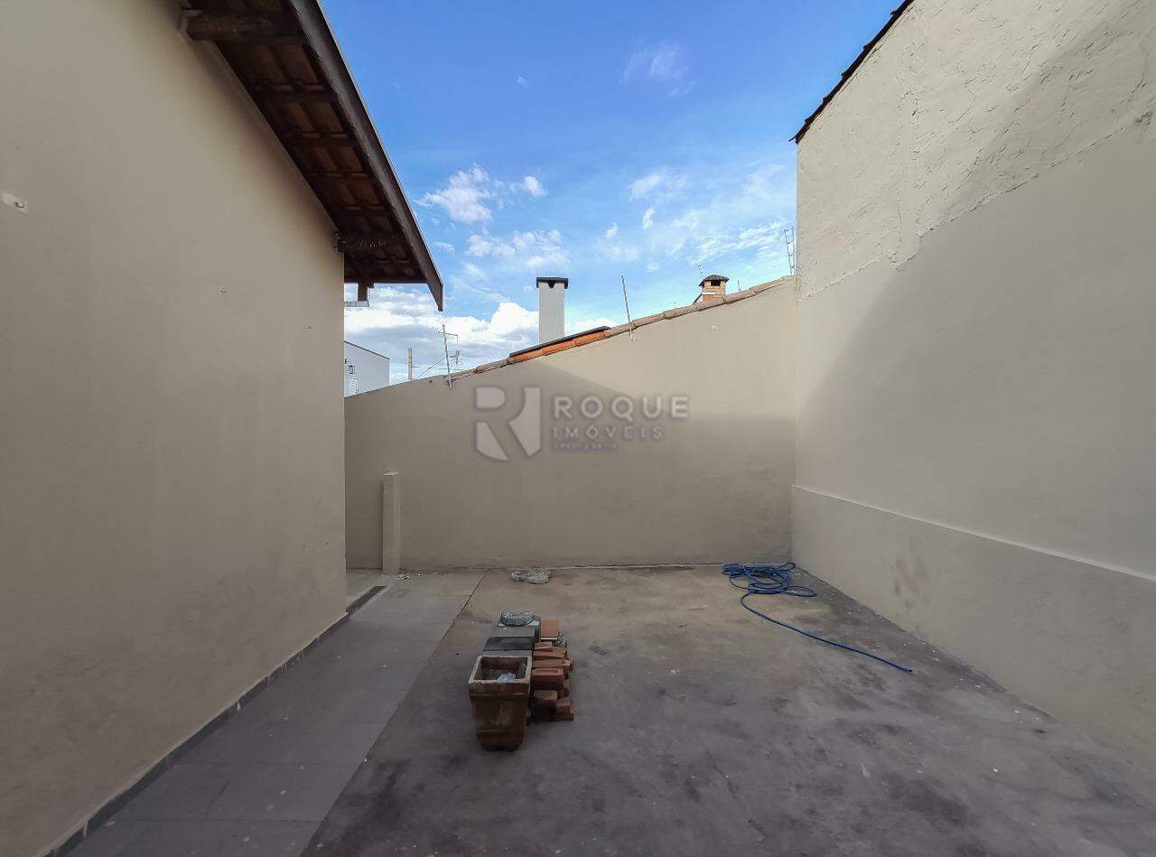 Casa Residencial para aluguel no bairro Vila Claudia: Fundo
