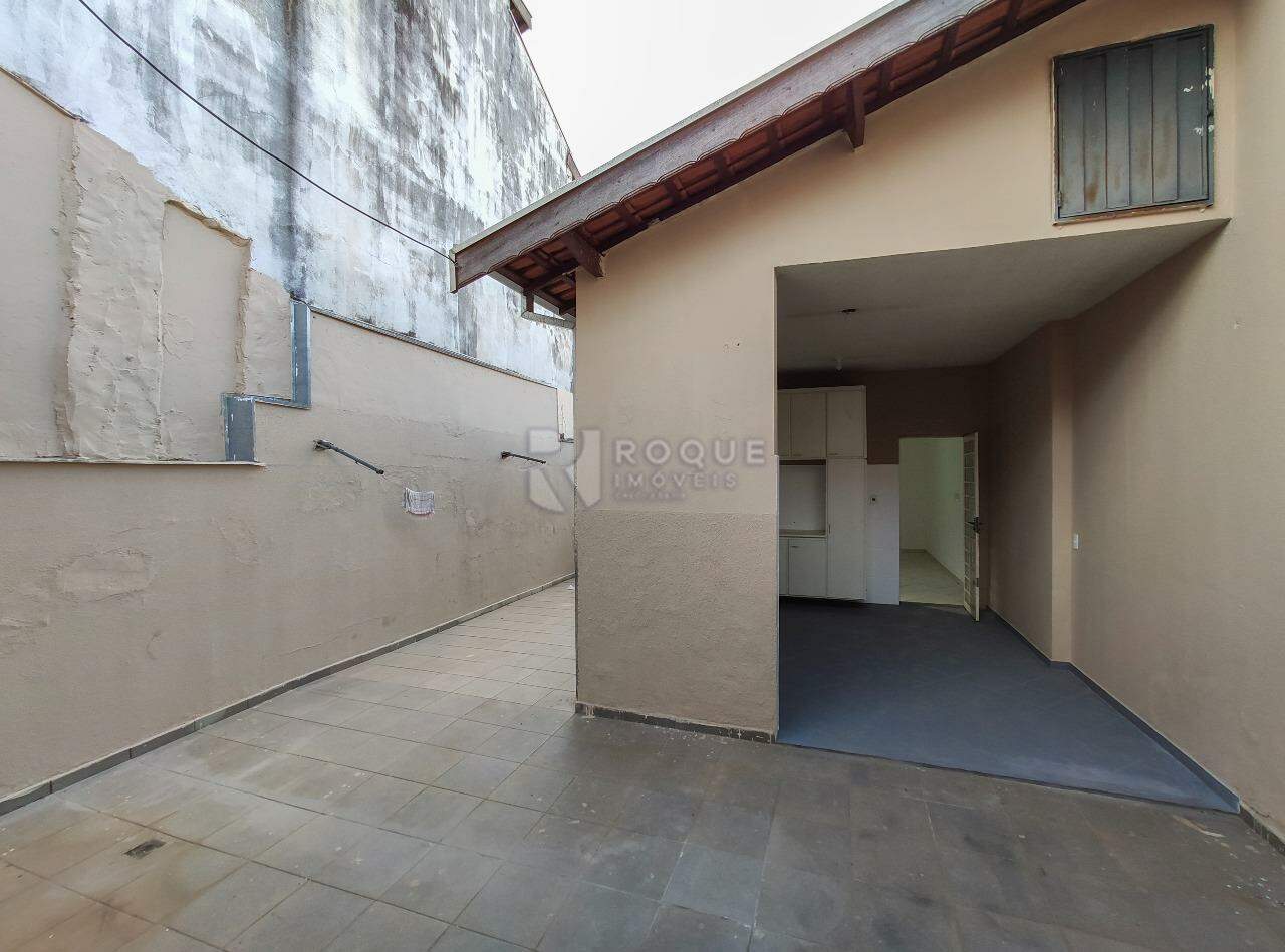 Casa Residencial para aluguel no bairro Vila Claudia: Fundo