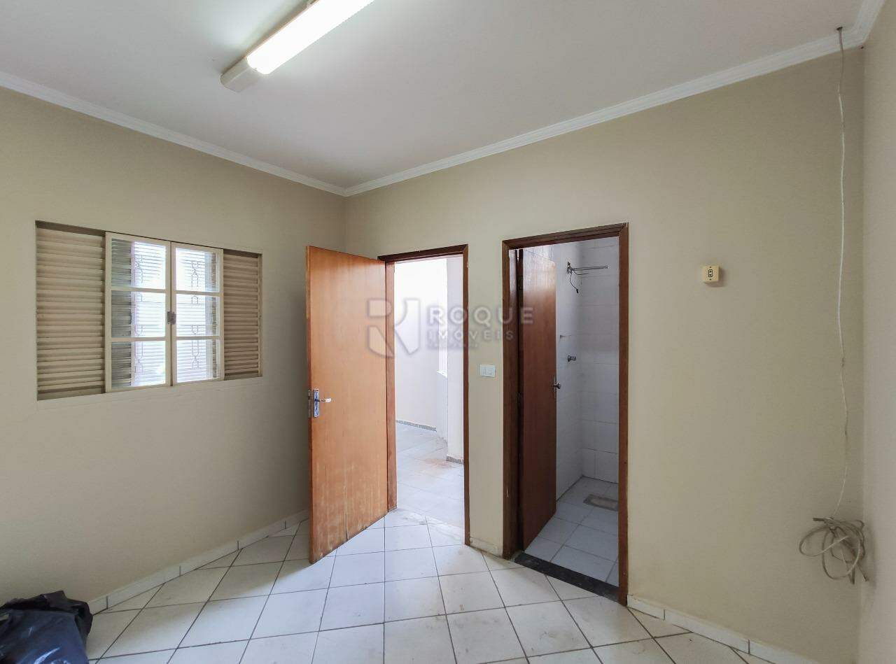 Casa Residencial para aluguel no bairro Vila Claudia: Dormitório suíte fundo