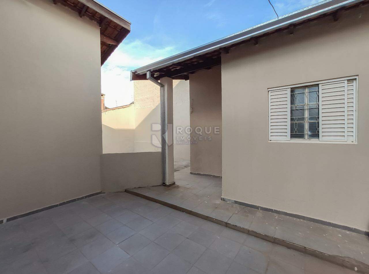 Casa Residencial para aluguel no bairro Vila Claudia: Fundo