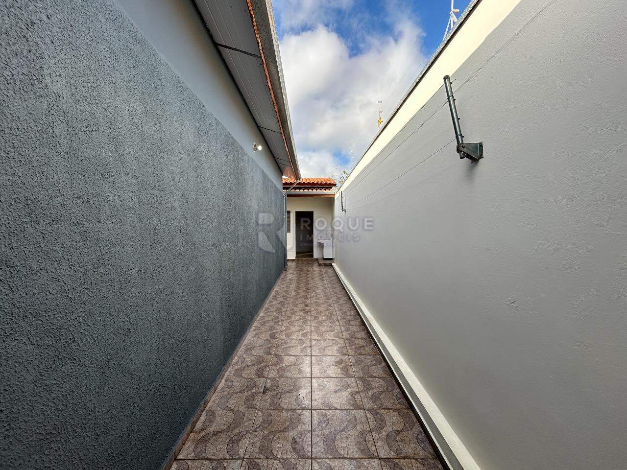Casa Residencial para aluguel no bairro Residencial Econômico Manoel Simão de Barros Levy: Corredor de acesso 