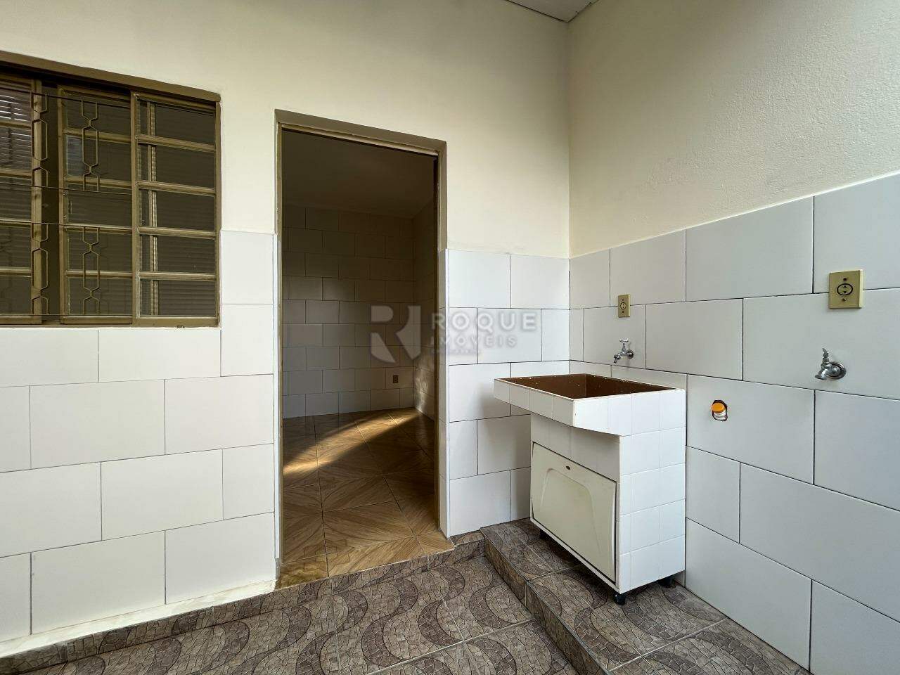 Casa Residencial para aluguel no bairro Residencial Econômico Manoel Simão de Barros Levy: Área de serviço / Frente 