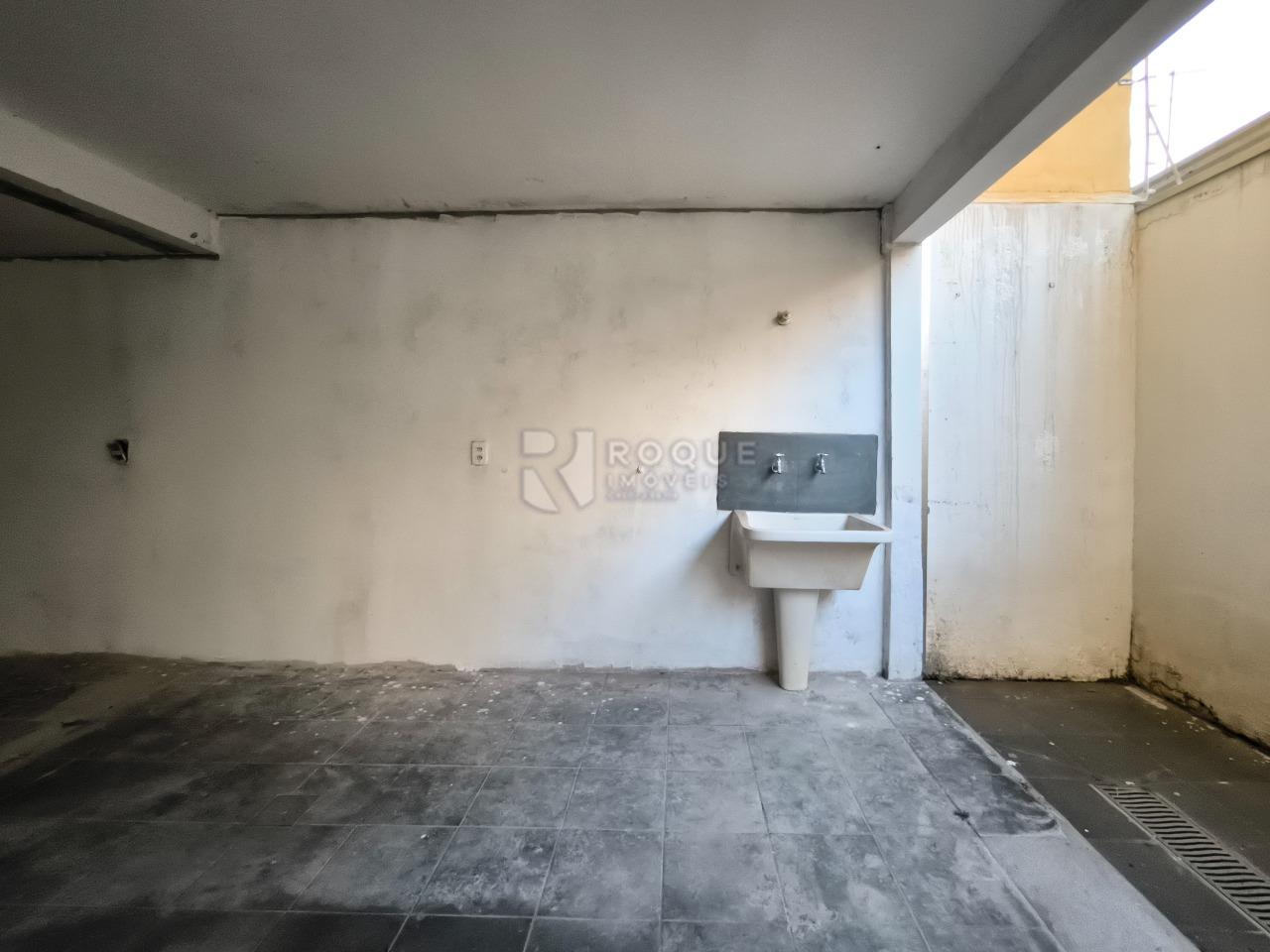 Casa Residencial à venda no bairro Centro: LAVANDERIA