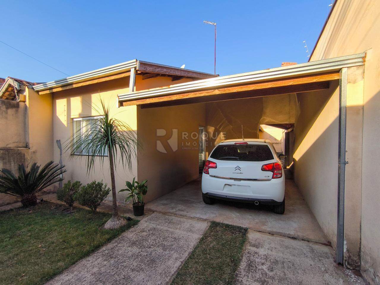 Casa Residencial à venda no bairro Jardim Lagoa Nova: FRENTE