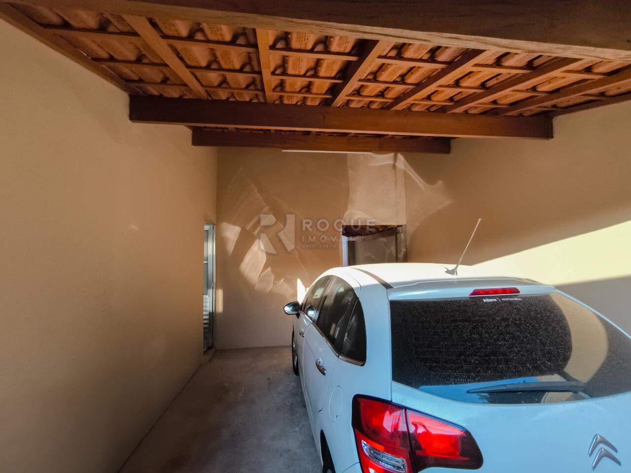 Casa Residencial à venda no bairro Jardim Lagoa Nova: GARAGEM