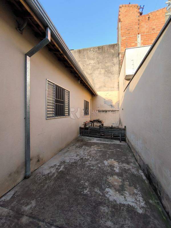 Casa Residencial à venda no bairro Jardim Lagoa Nova: LATERAL EXTERNA