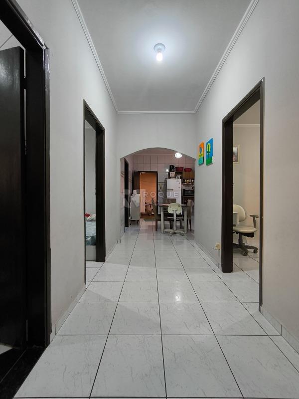 Casa Residencial à venda no bairro Parque Hippolyto: CORREDOR INTERNO