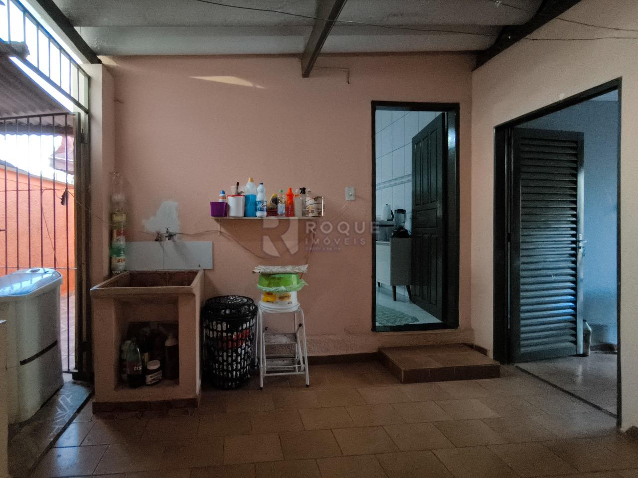 Casa Residencial à venda no bairro Parque Hippolyto: ÁREA DE SERVIÇO