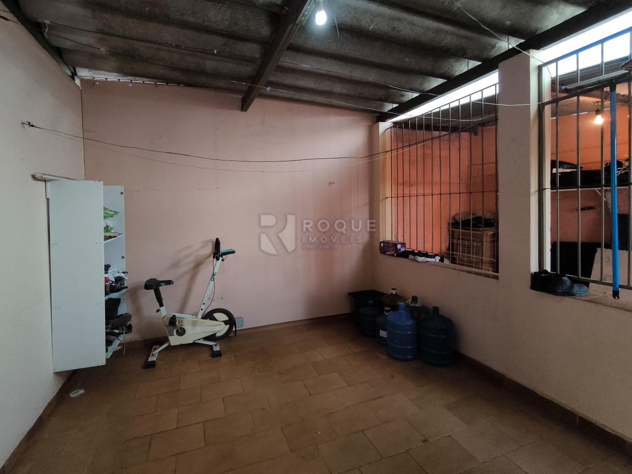 Casa Residencial à venda no bairro Parque Hippolyto: ÁREA DE SERVIÇO