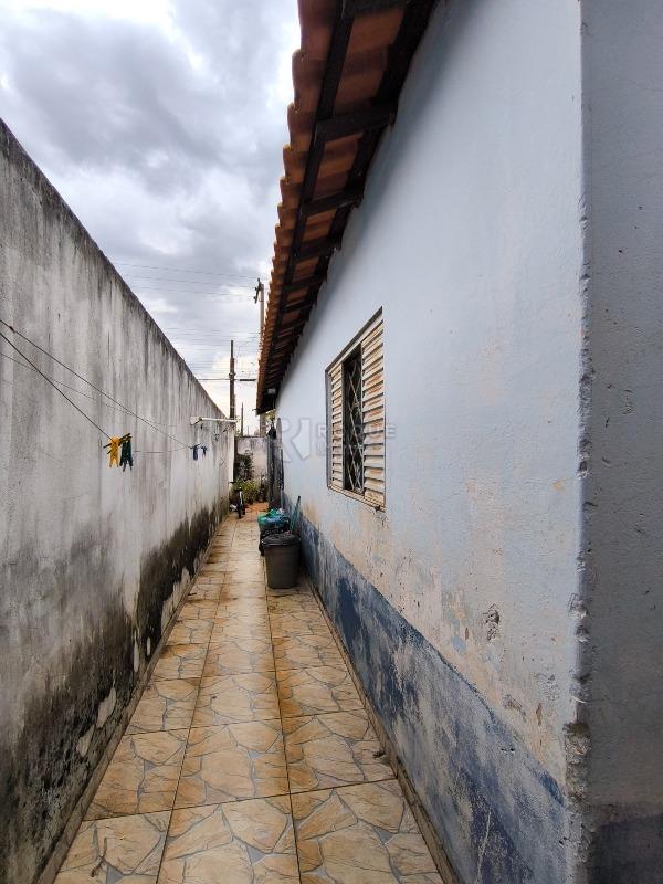 Casa Residencial à venda no bairro Jardim do Lago: LATERAL EXTERNA