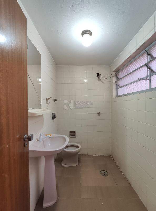 Casa Residencial para aluguel no bairro Cidade Jardim: WC social subsolo