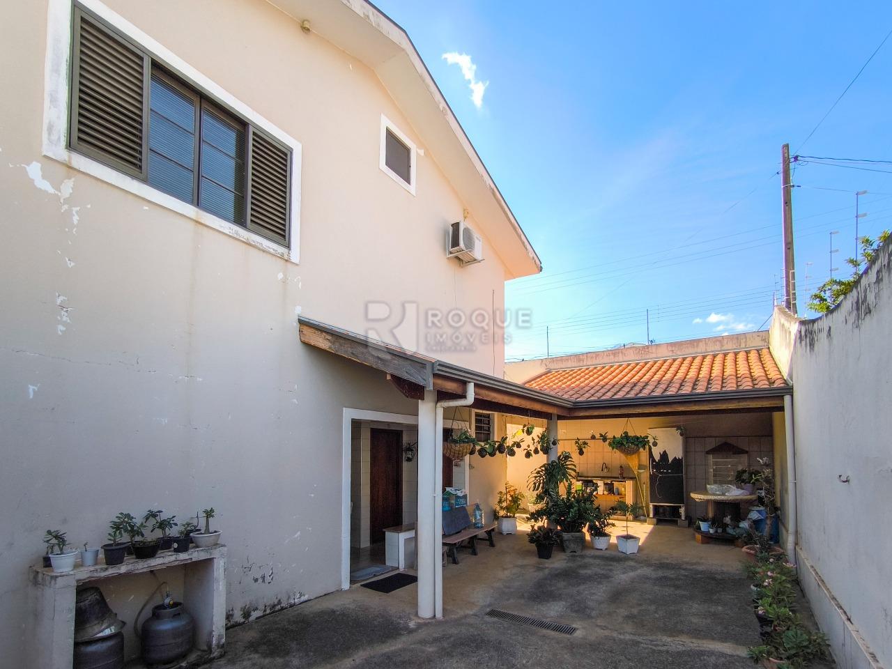 Casa Residencial à venda no bairro Vila Rocha: FUNDOS