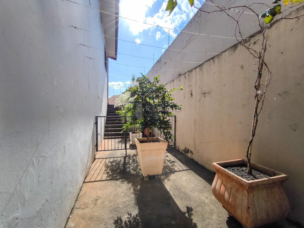 Casa Residencial à venda no bairro Vila Rocha: LATERAL EXTERNA