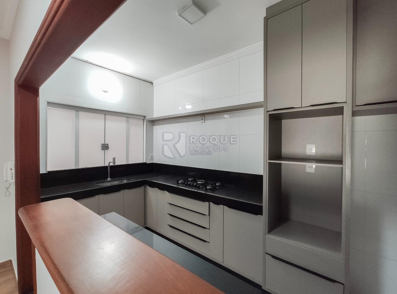 Casa Comercial à venda no bairro Jardim Nova Europa: Cozinha 