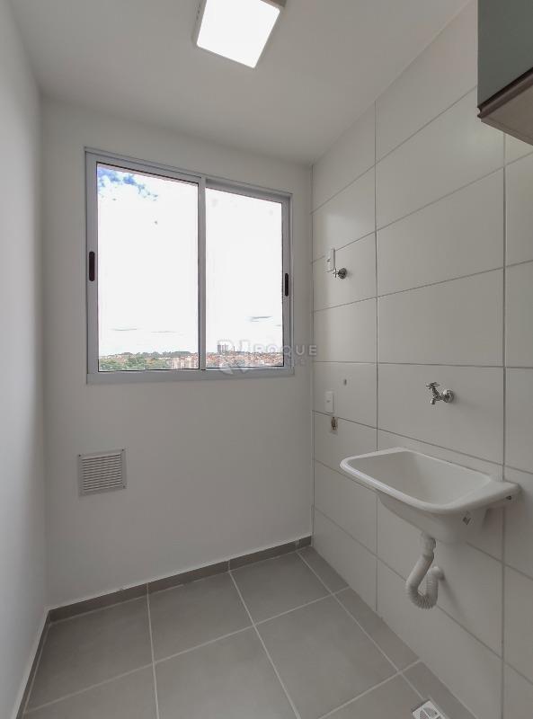 Apartamento à venda no bairro Vale das Esmeraldas: Área de serviço 