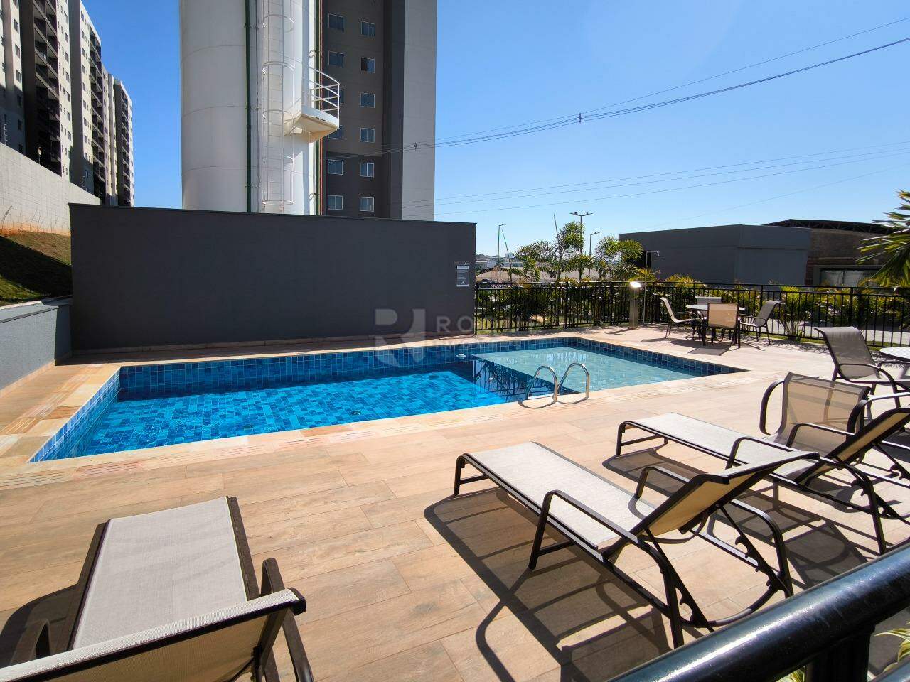 Apartamento à venda no bairro Jardim Esteves: PISCINA