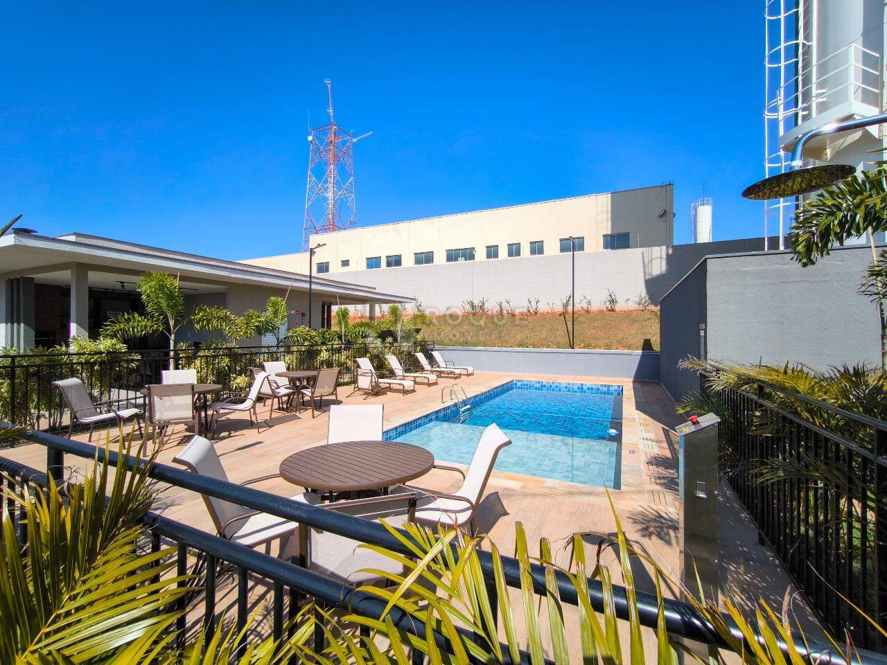 Apartamento à venda no bairro Jardim Esteves: PISCINA