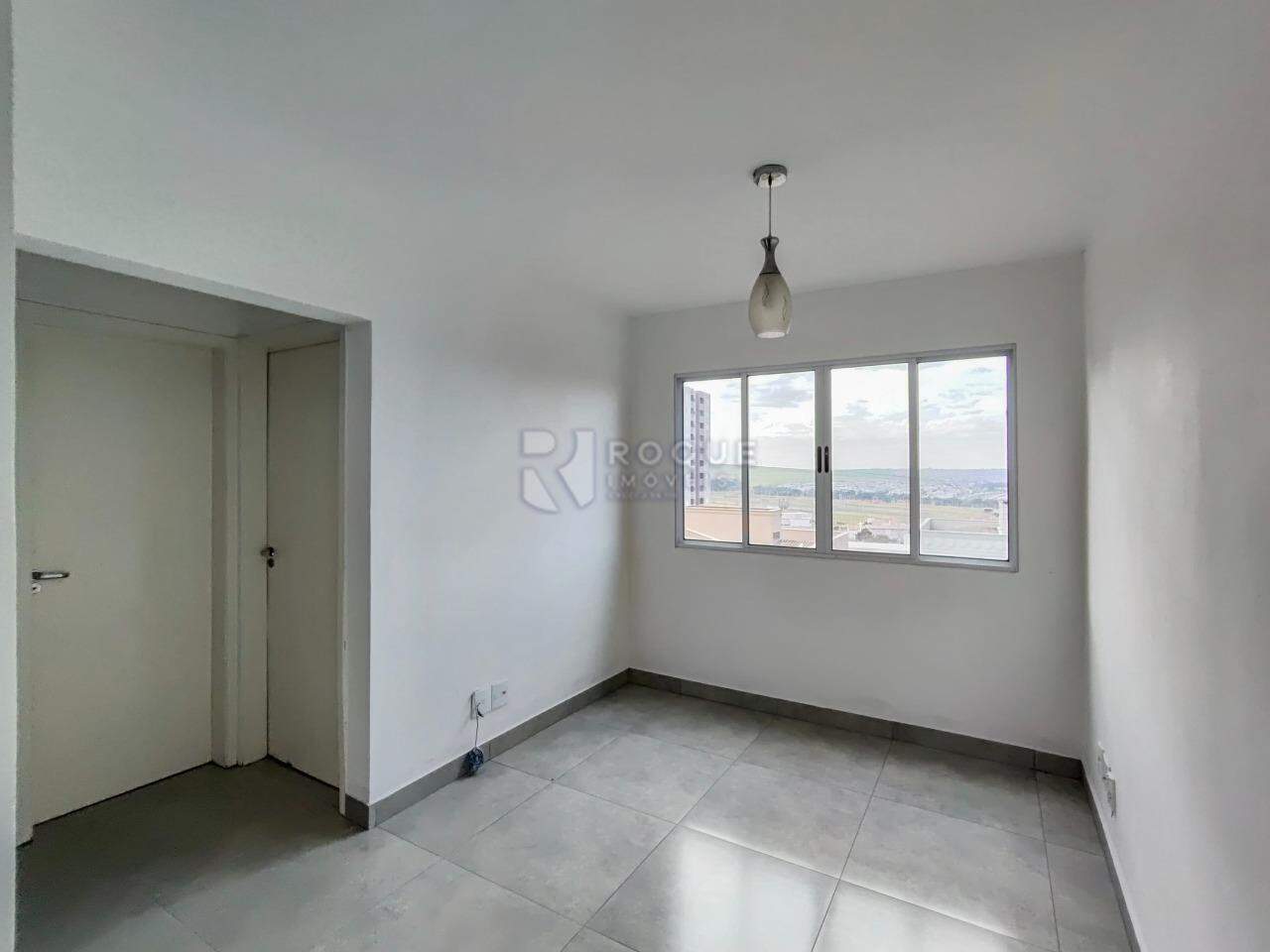 Apartamento para aluguel no bairro Chácaras Antonieta: Sala 