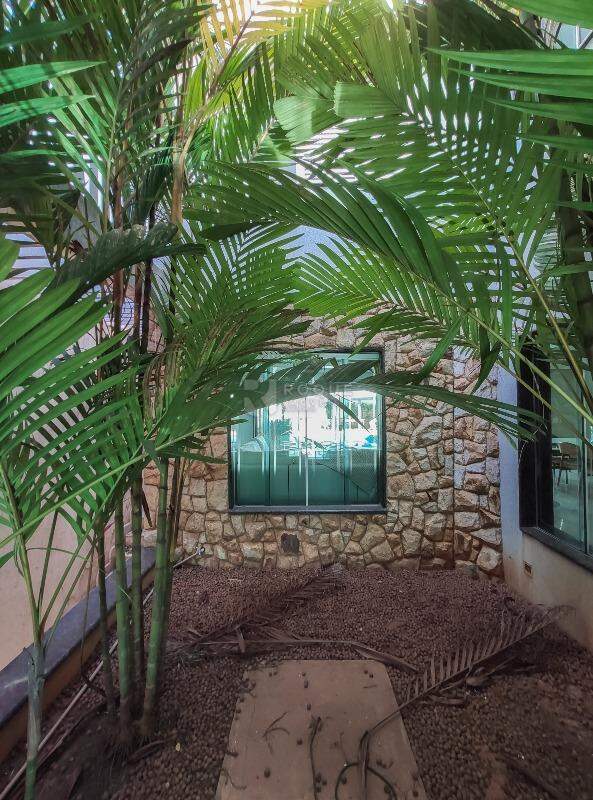 Casa Comercial para aluguel no bairro Centro: Jardim de inverno