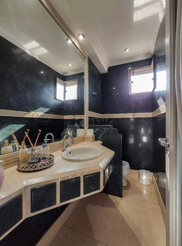 Casa Comercial para aluguel no bairro Centro: Lavabo