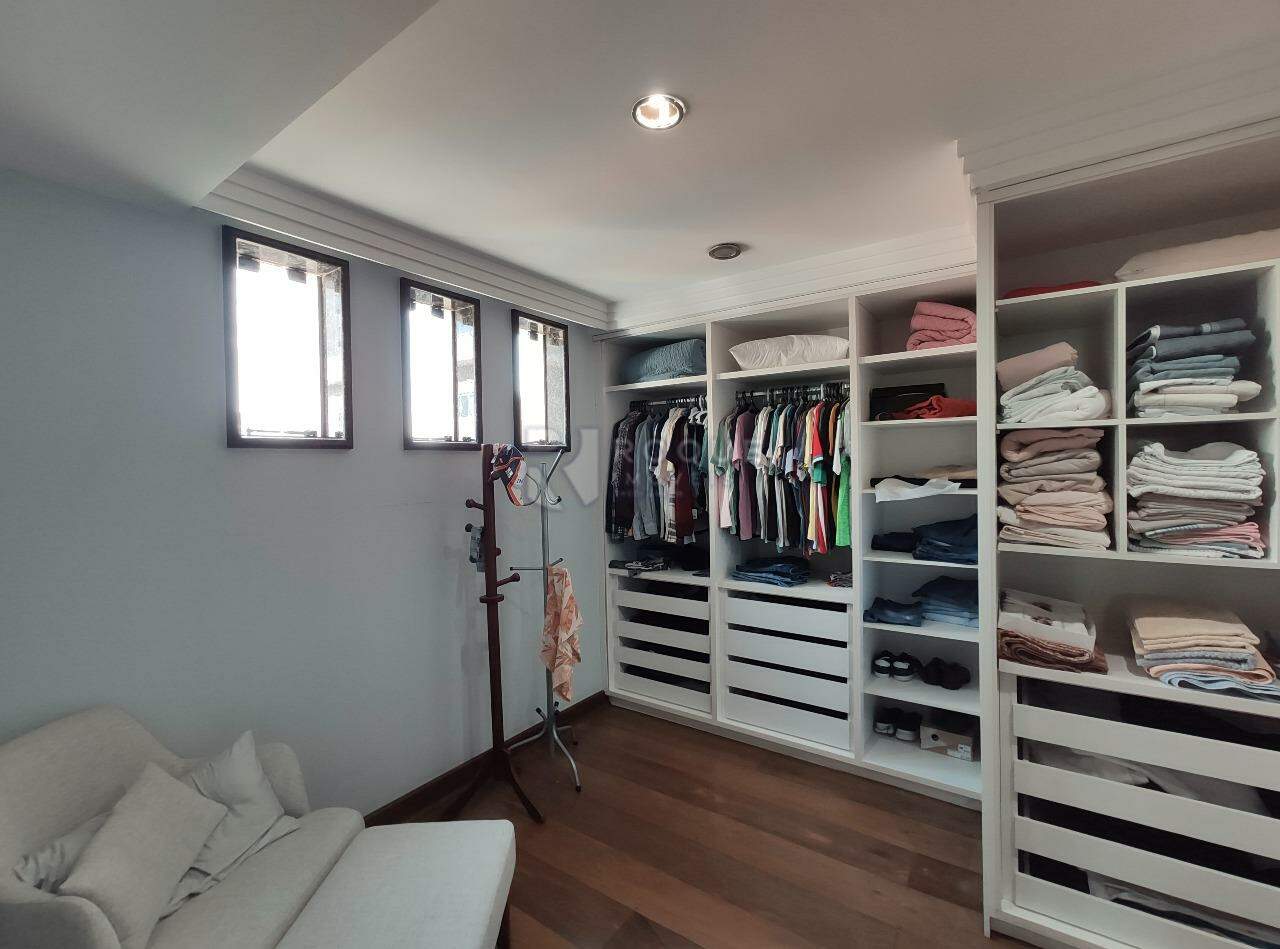 Casa Comercial para aluguel no bairro Centro: Closet suíte 3 segundo andar
