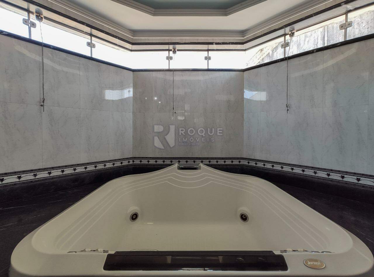 Casa Comercial para aluguel no bairro Centro: Jacuzi suíte 3 segundo andar