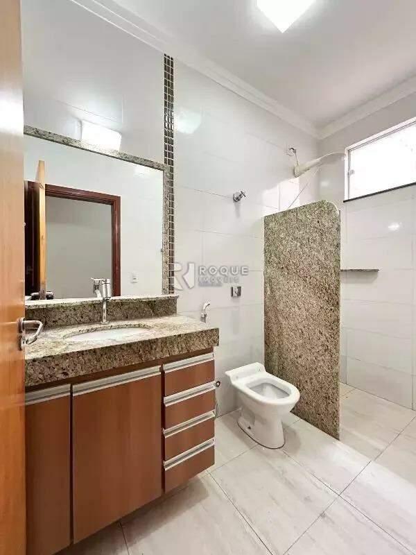 Casa em condomínio à venda no bairro Parque Residencial Roland: 