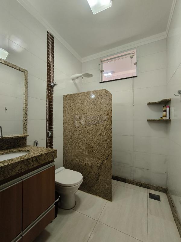 Casa em condomínio à venda no bairro Parque Residencial Roland: WC SUÍTE