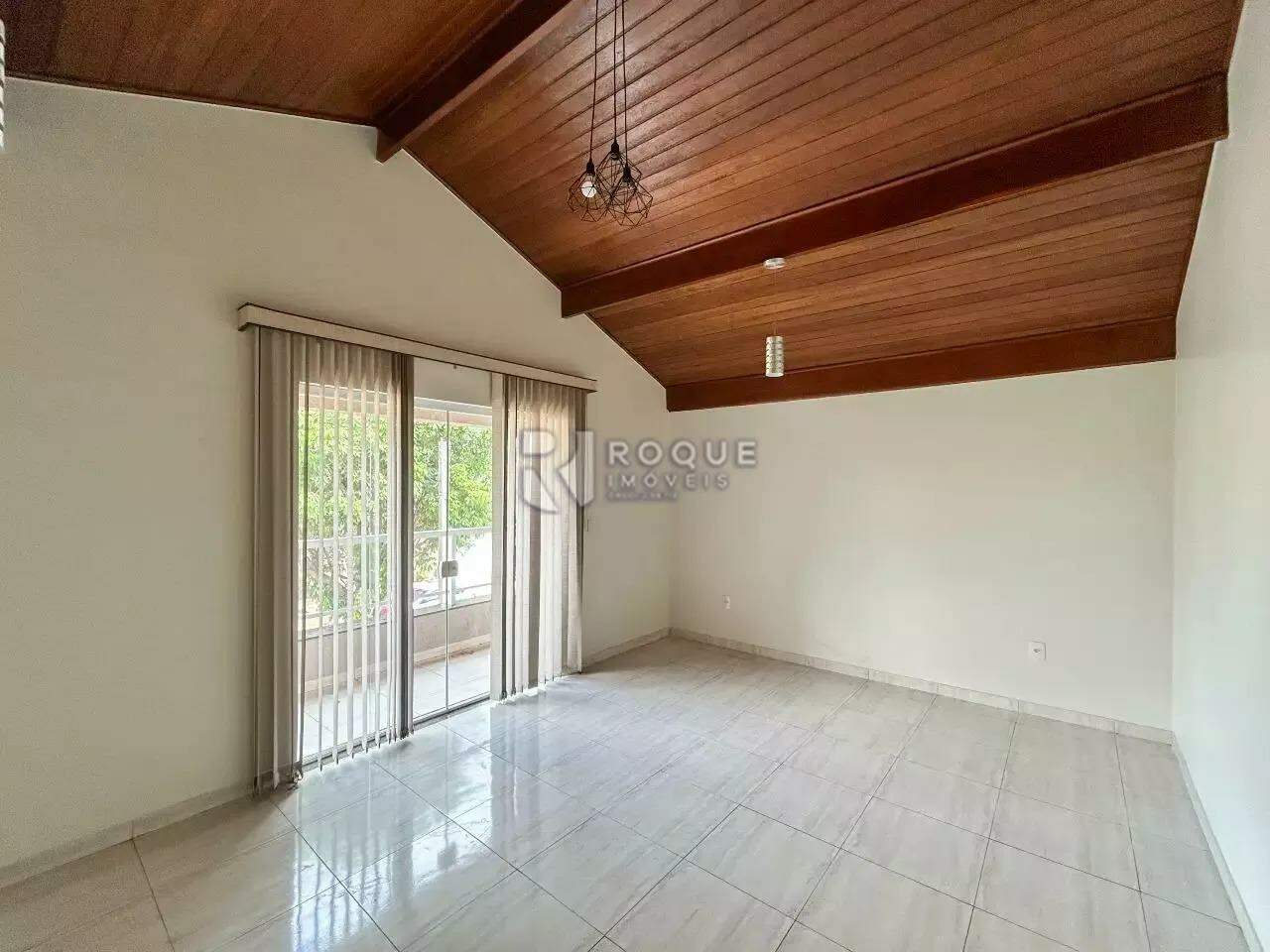 Casa em condomínio à venda no bairro Parque Residencial Roland: 