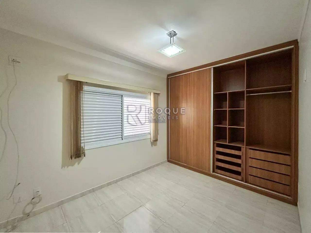 Casa em condomínio à venda no bairro Parque Residencial Roland: 