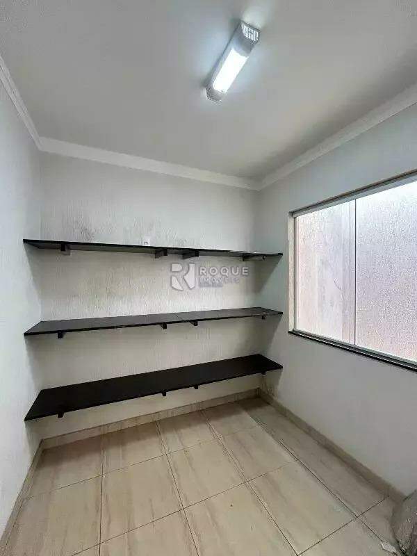 Casa em condomínio à venda no bairro Parque Residencial Roland: 