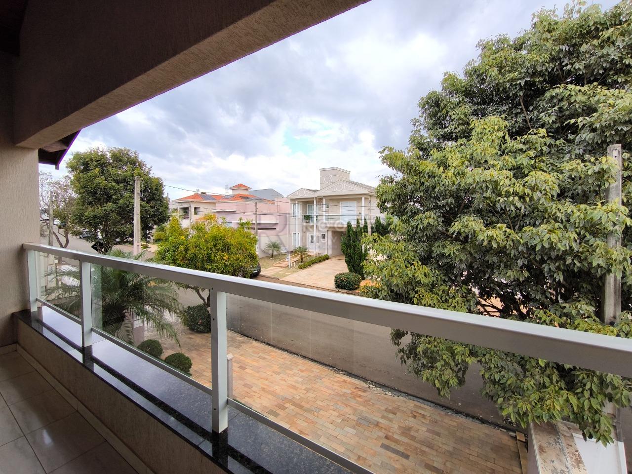 Casa em condomínio à venda no bairro Parque Residencial Roland: VISTA PARCIAL SACADA SALA DE TV