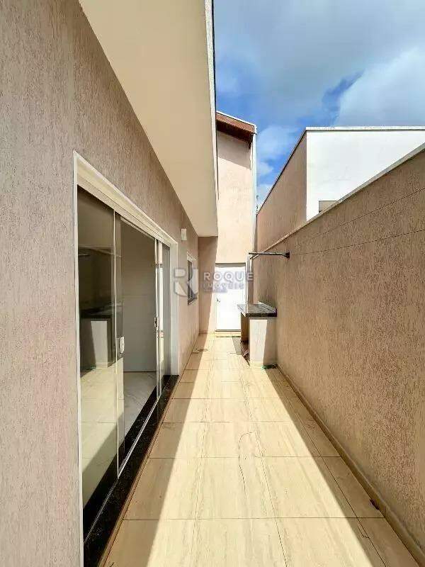 Casa em condomínio à venda no bairro Parque Residencial Roland: 
