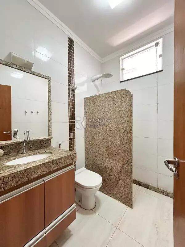 Casa em condomínio à venda no bairro Parque Residencial Roland: 