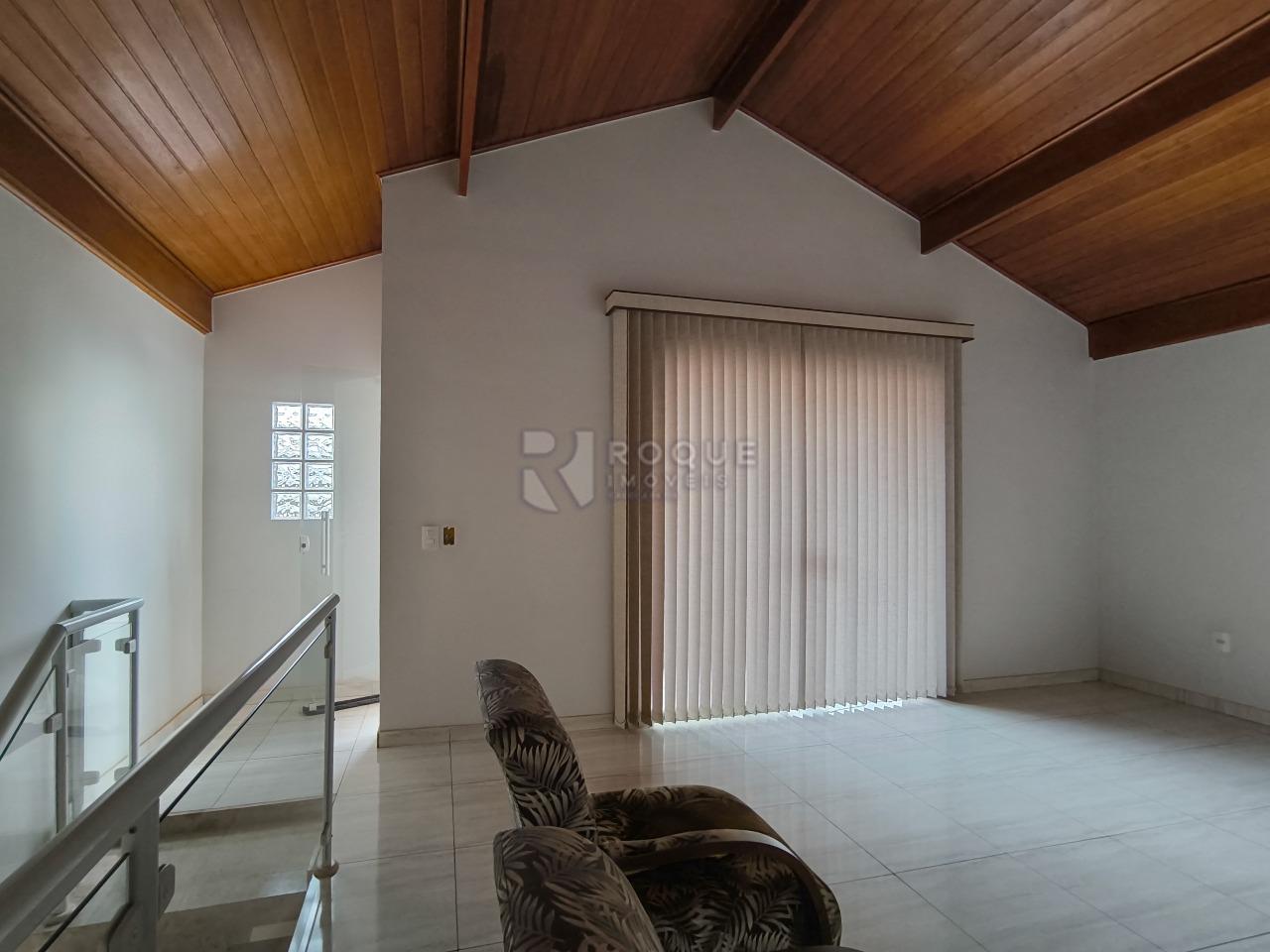 Casa em condomínio à venda no bairro Parque Residencial Roland: SALA DE TV