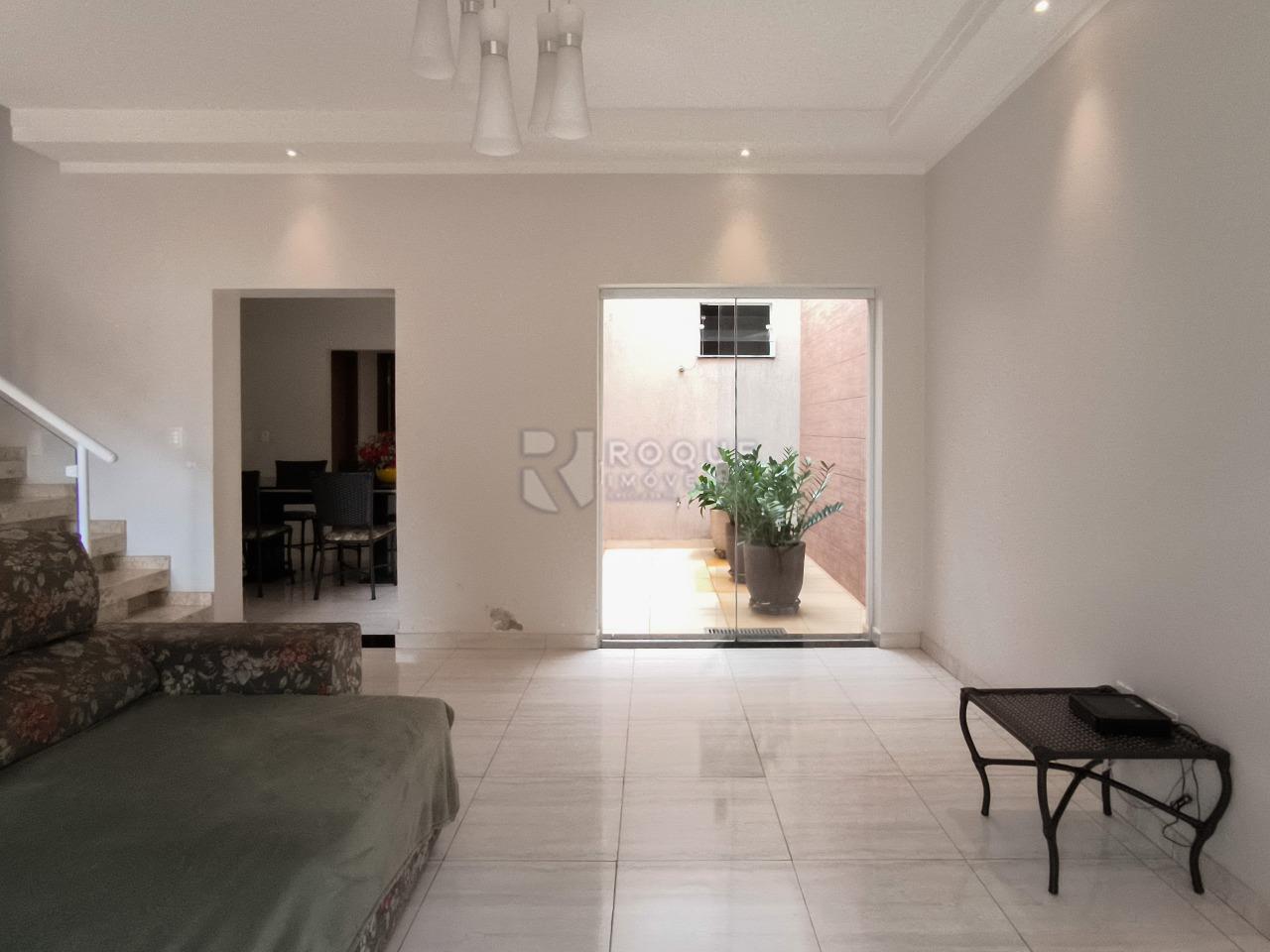 Casa em condomínio à venda no bairro Parque Residencial Roland: SALA DE ESTAR