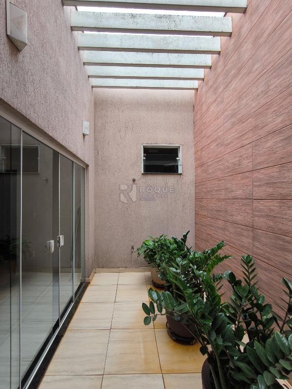 Casa em condomínio à venda no bairro Parque Residencial Roland: JARDIM DE INVERNO