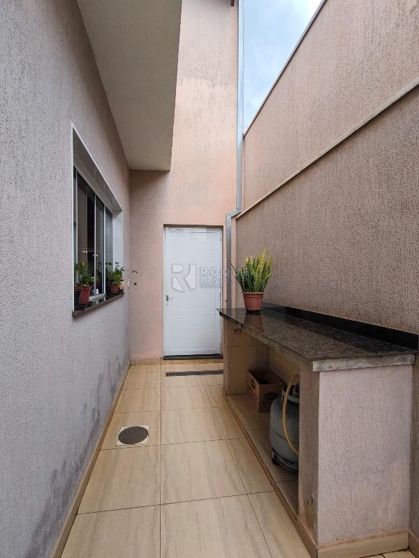 Casa em condomínio à venda no bairro Parque Residencial Roland: ENTRADA DE SERVIÇO