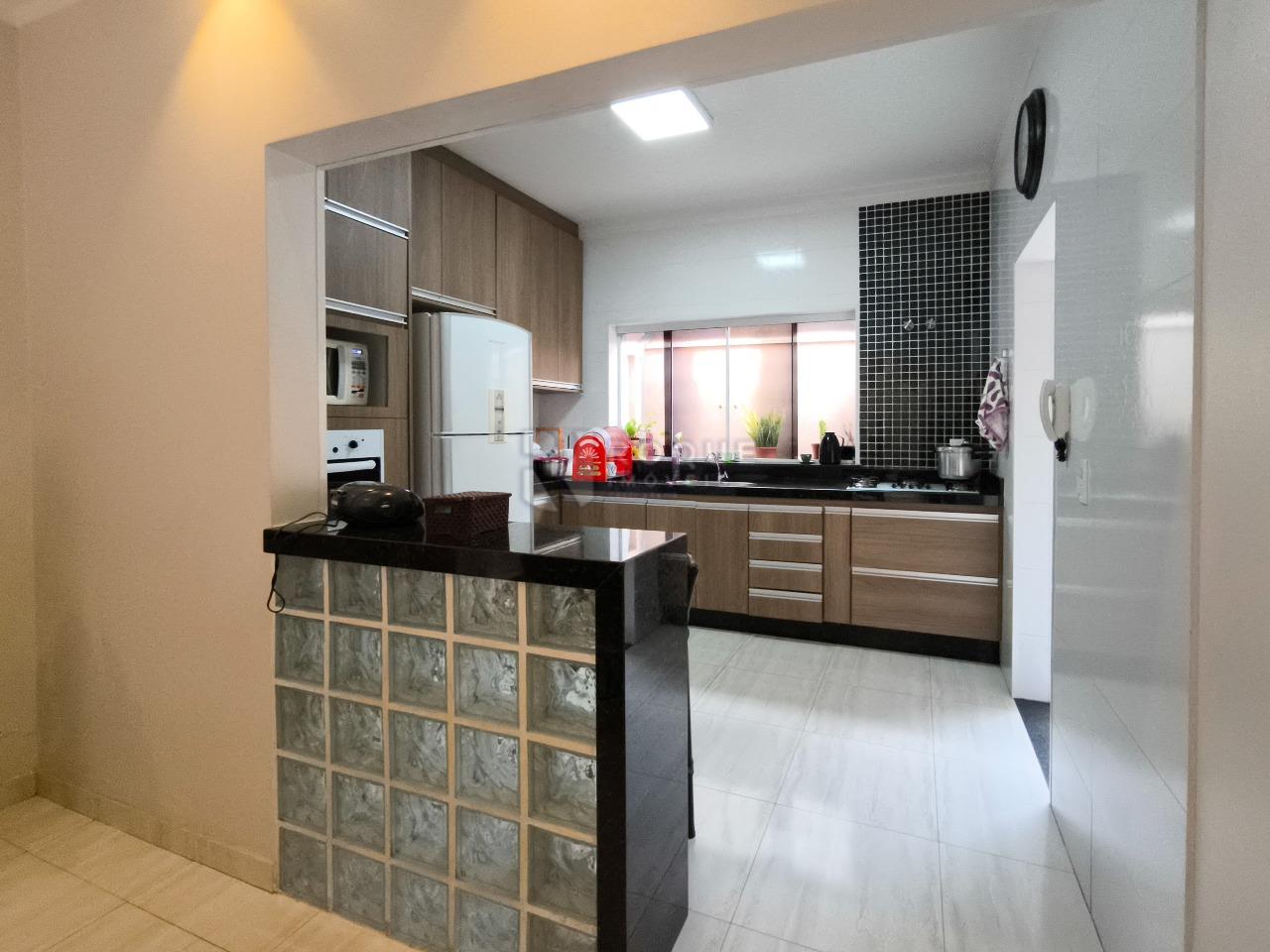 Casa em condomínio à venda no bairro Parque Residencial Roland: COZINHA
