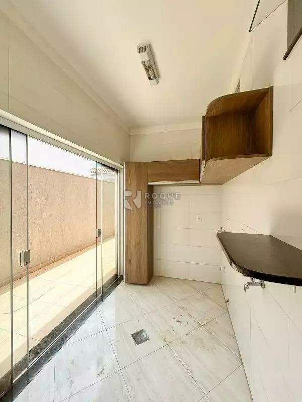 Casa em condomínio à venda no bairro Parque Residencial Roland: 