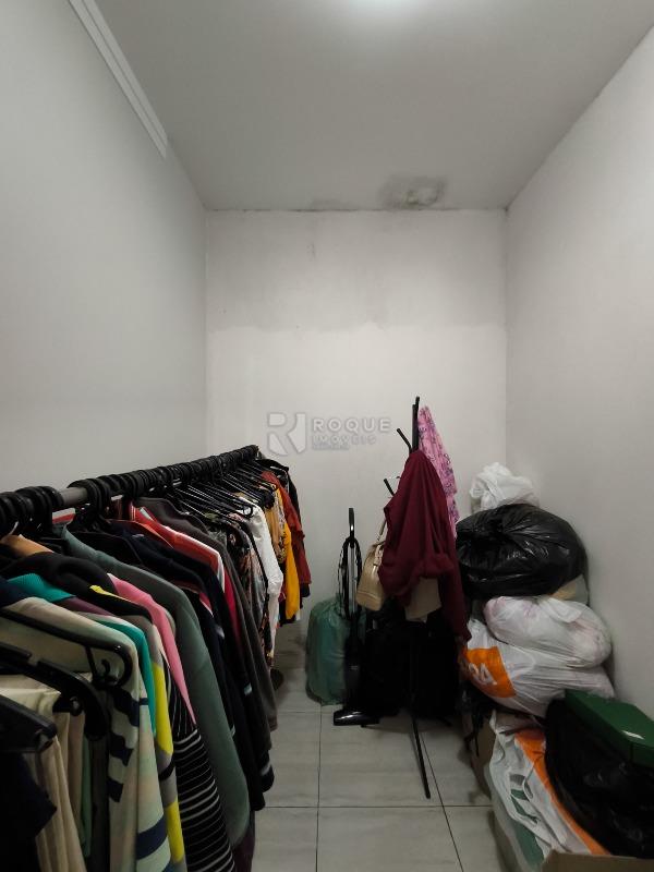 Casa em condomínio à venda no bairro Parque Residencial Roland: CLOSET