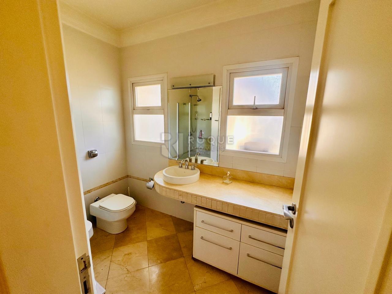 Casa em condomínio à venda no bairro Jardim Colinas de São João: BANHEIRO SOCIAL 