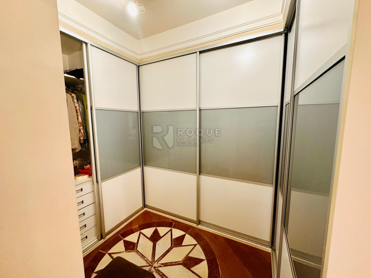 Casa em condomínio à venda no bairro Jardim Colinas de São João: CLOSET